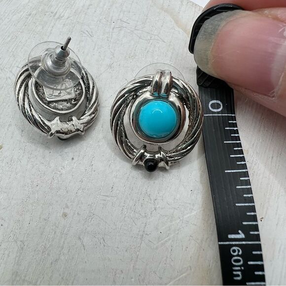 Lady Remington turquoise and silver post earrings - Picture 3 of 3